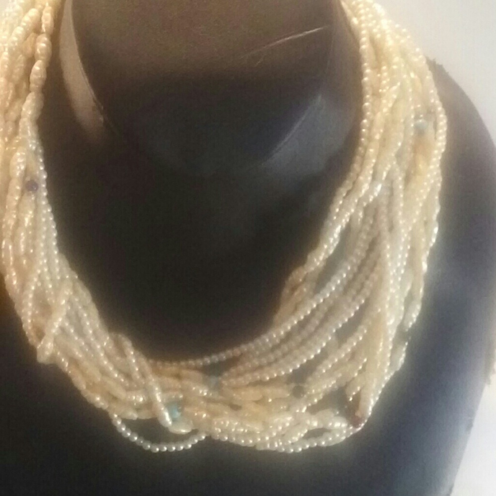 Ladies fine pearl necklace with mixed beads
